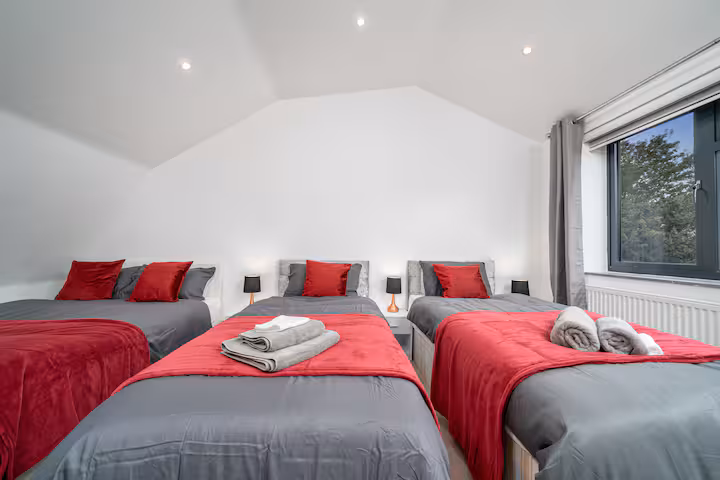 3-bed contractor house in London (N) photo 7