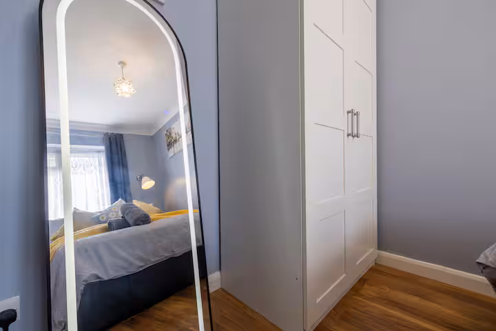 2-bed contractor house in Dagenham  (RM) photo 4