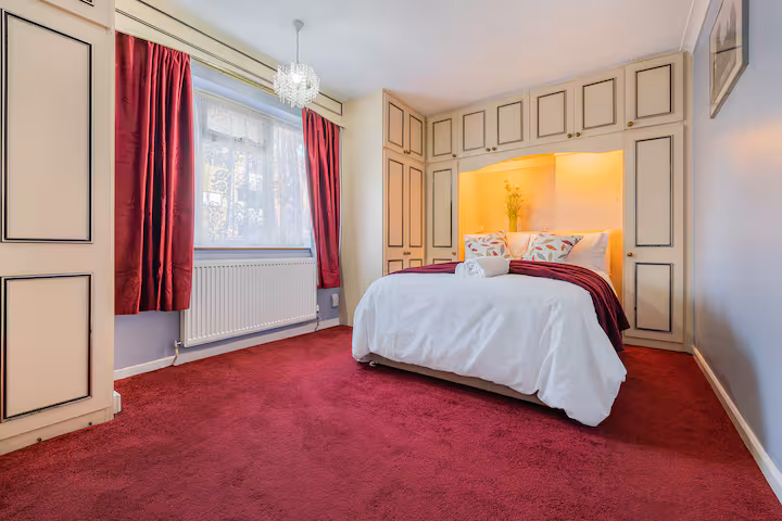 2-bed contractor house in Dagenham  (RM) photo 5