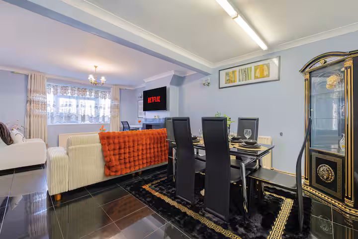 2-bed contractor house in Dagenham  (RM) photo 6