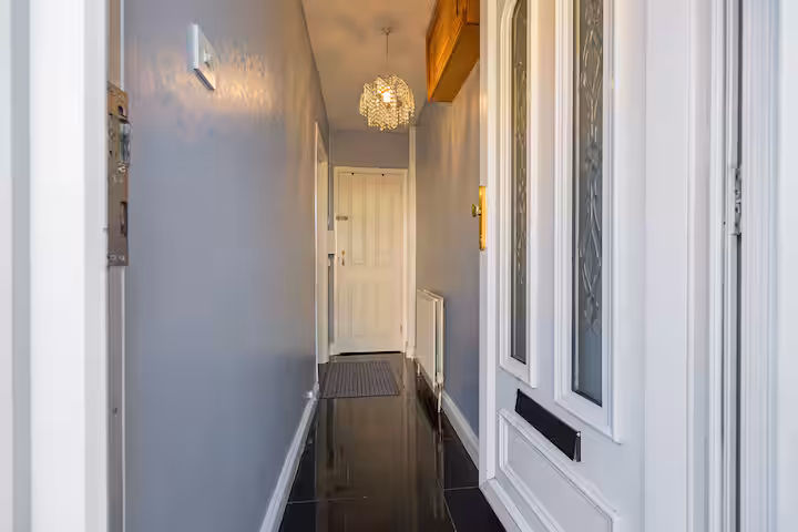2-bed contractor house in Dagenham  (RM) photo 8