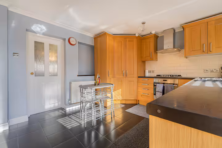 2-bed contractor house in Dagenham  (RM) photo 9