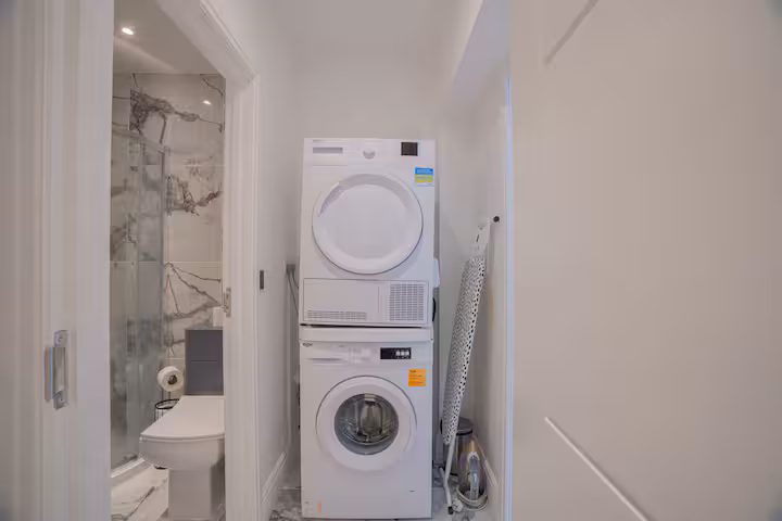 3-bed contractor house in London (N) photo 2