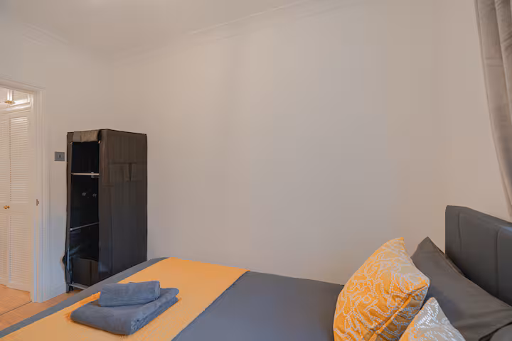 3-bed contractor house in London (SW) photo 4