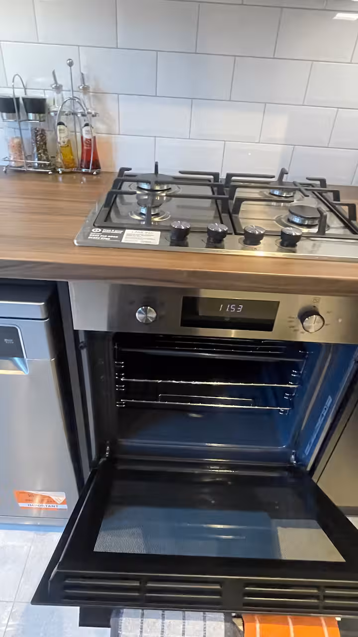 3-bed contractor house in London (SW) photo 9