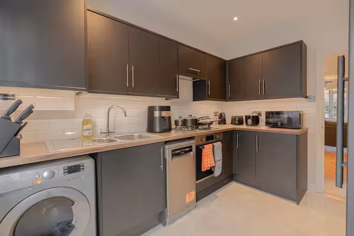 3-bed contractor house in London (SW) photo 10
