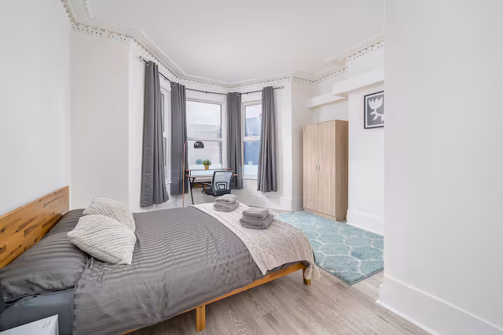 2-bed contractor house in London  (N) photo 9