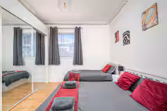 2-bed contractor house in London  (N) photo 11