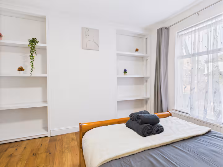 4-bed contractor house in Greater London (N) photo 7