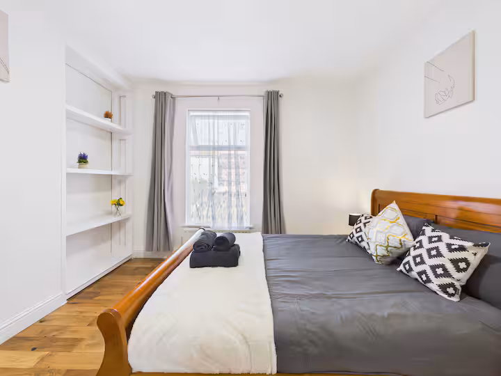 4-bed contractor house in Greater London (N) photo 10