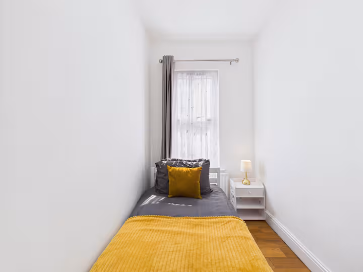 4-bed contractor house in Greater London (N) photo 11