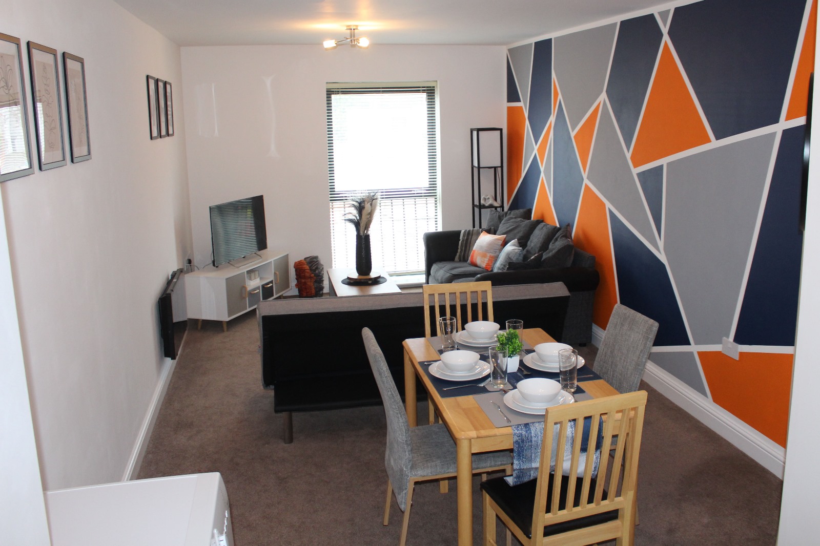 2-bed contractor house in Wolverhampton (WV)