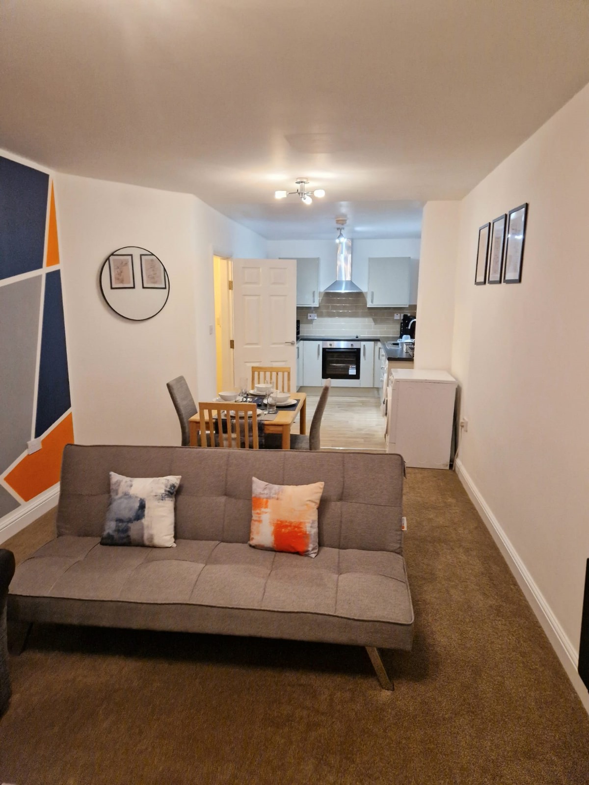 2-bed contractor house in Wolverhampton (WV) photo 2