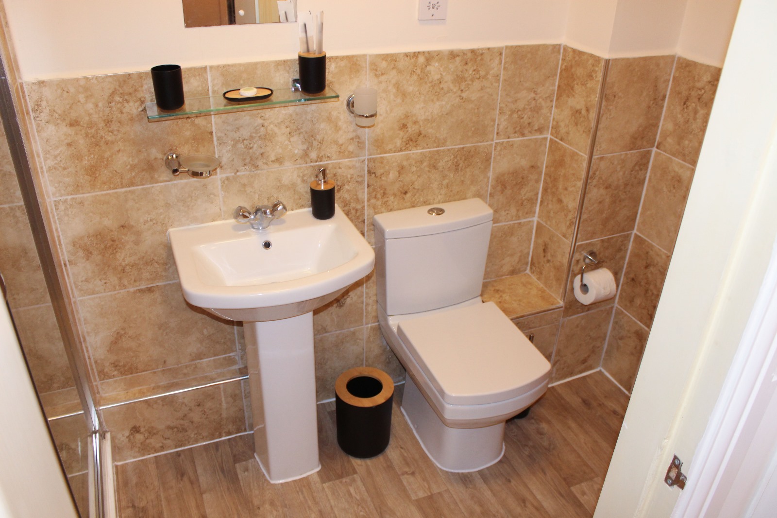 2-bed contractor house in Wolverhampton (WV) photo 5