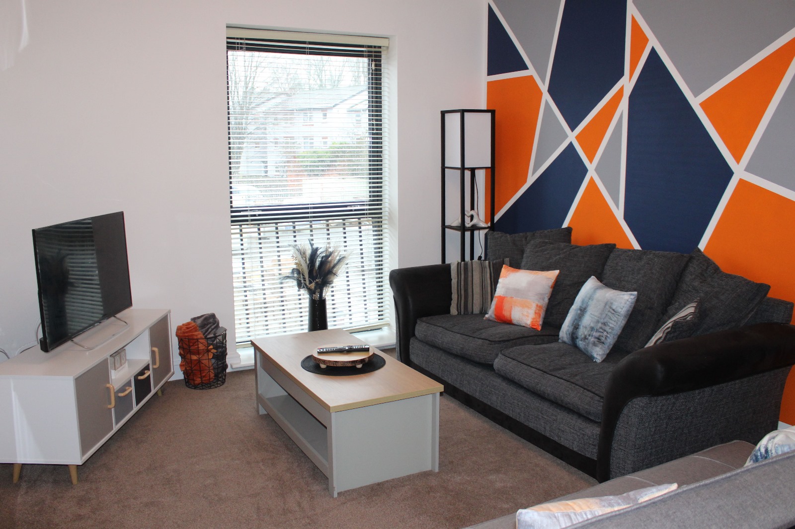 2-bed contractor house in Wolverhampton (WV) photo 9