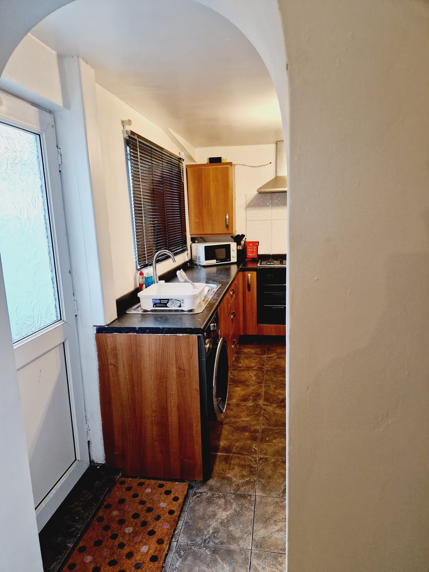 3-bed contractor house in Merthyr Tydfil (CF) photo 4