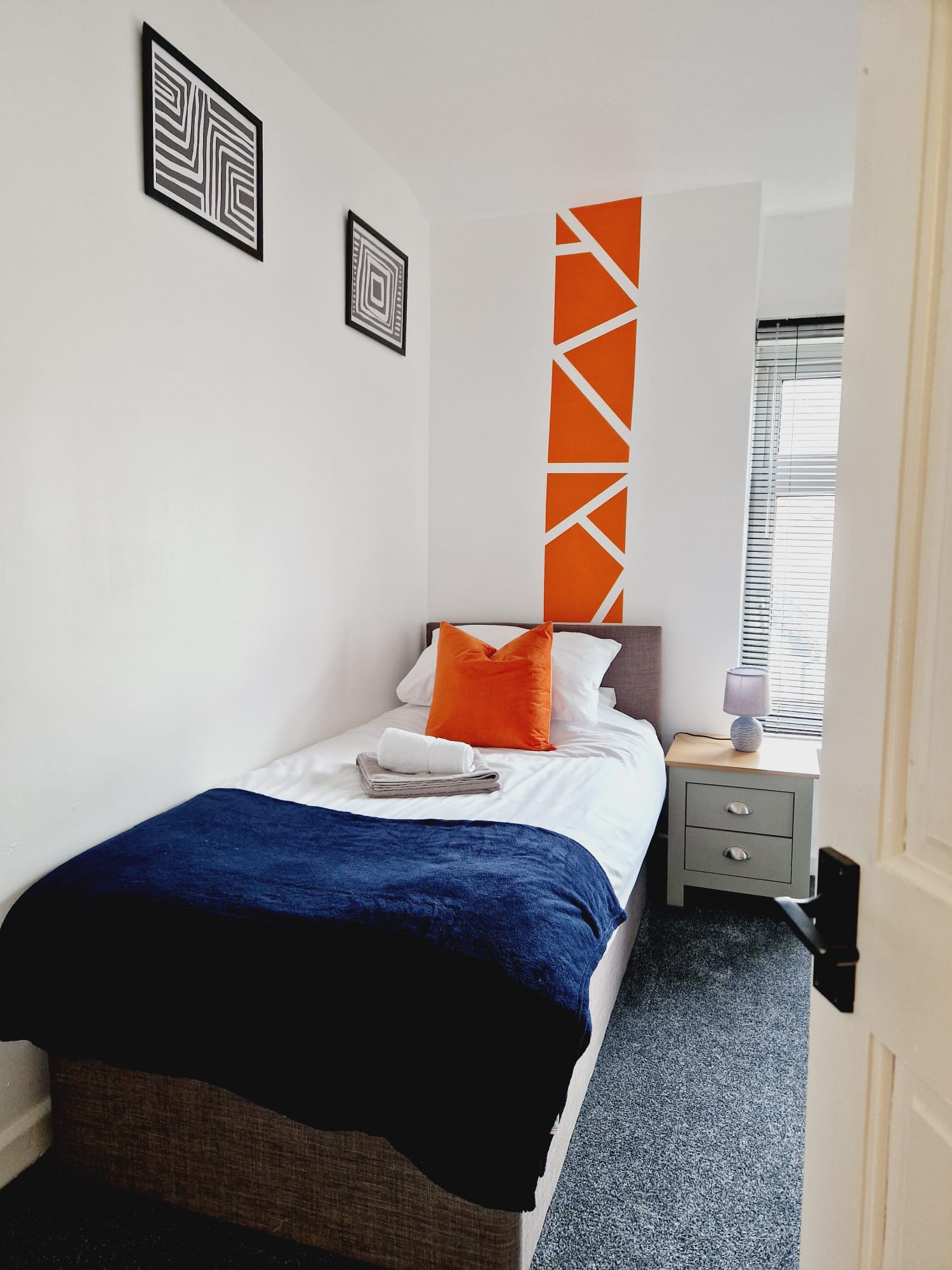 3-bed contractor house in Merthyr Tydfil (CF) photo 9