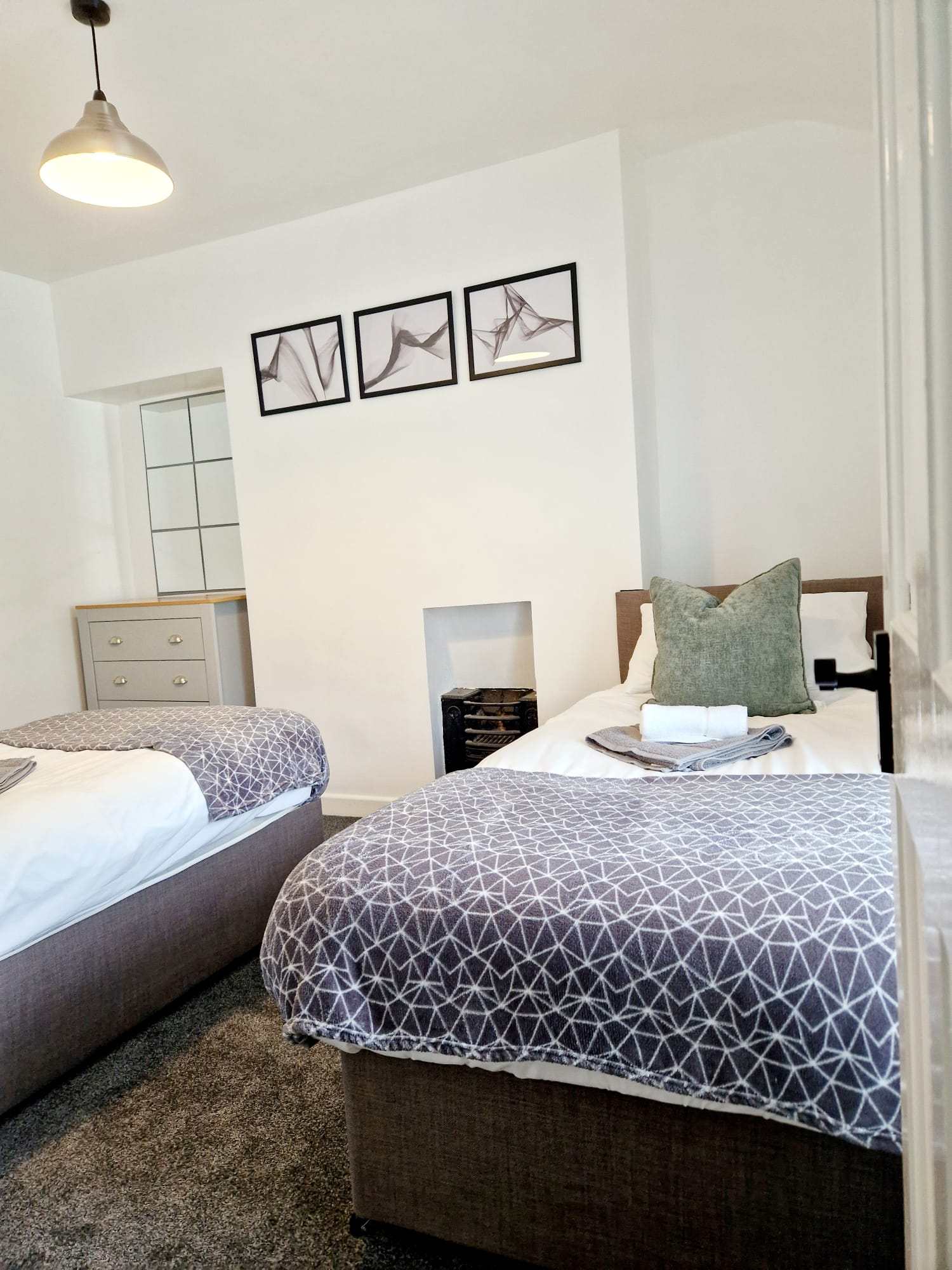 3-bed contractor house in Merthyr Tydfil (CF) photo 11