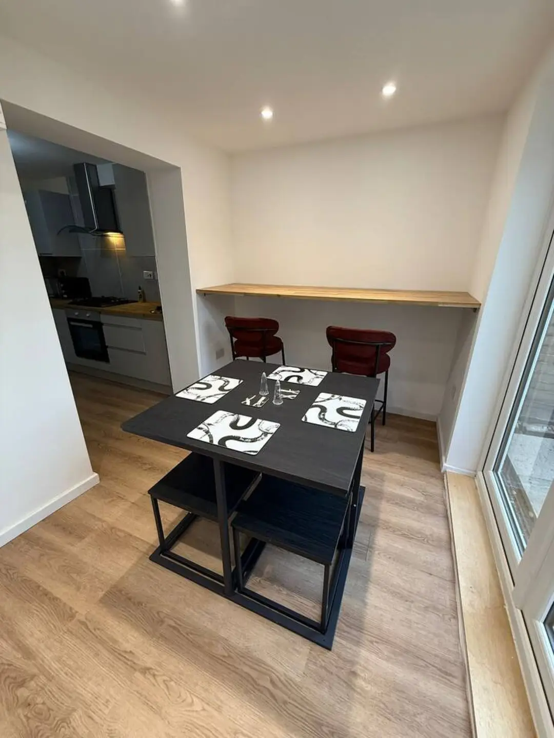 3-bed contractor house in Bristol (BS) photo 6