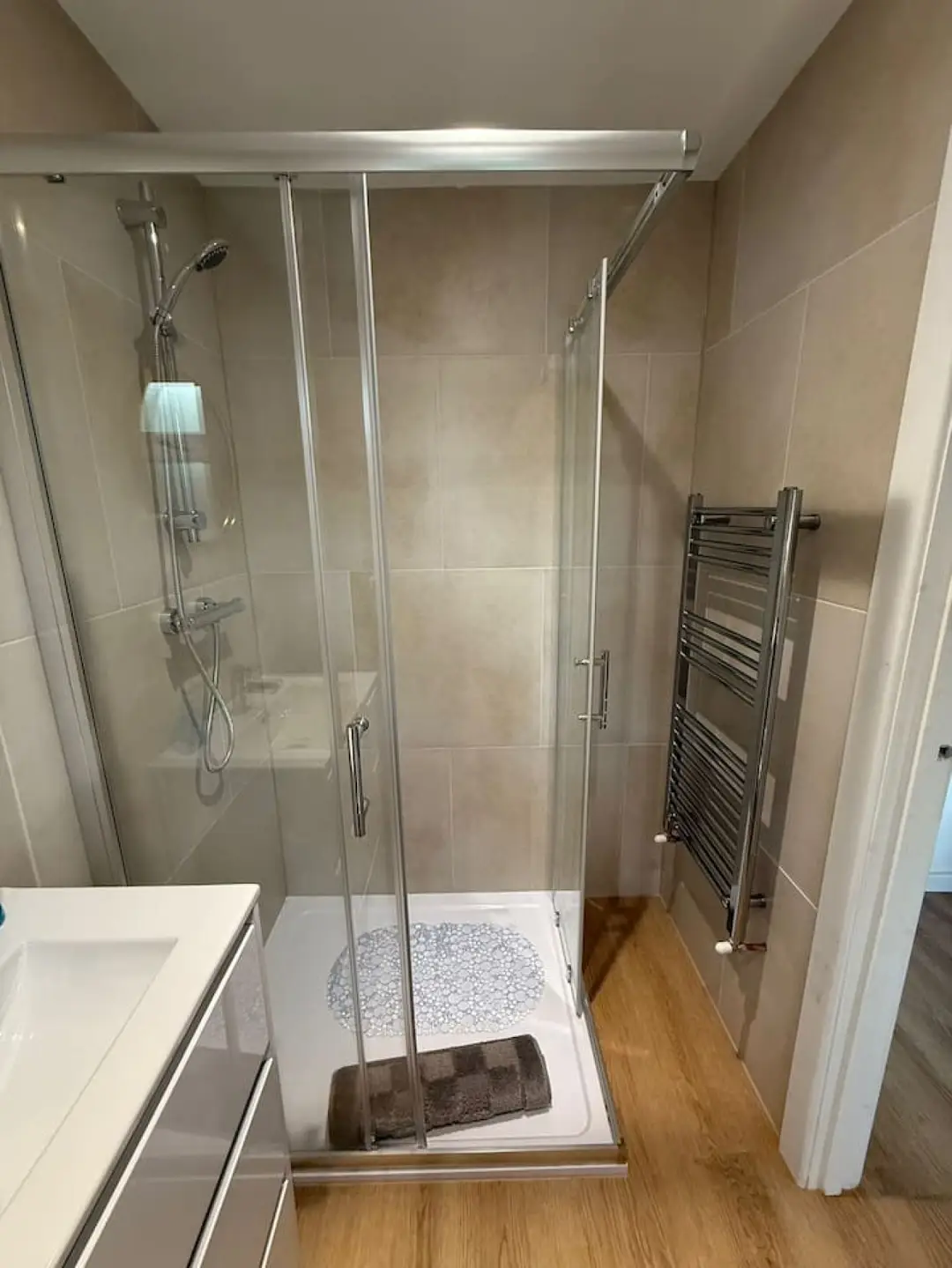 3-bed contractor house in Bristol (BS) photo 7