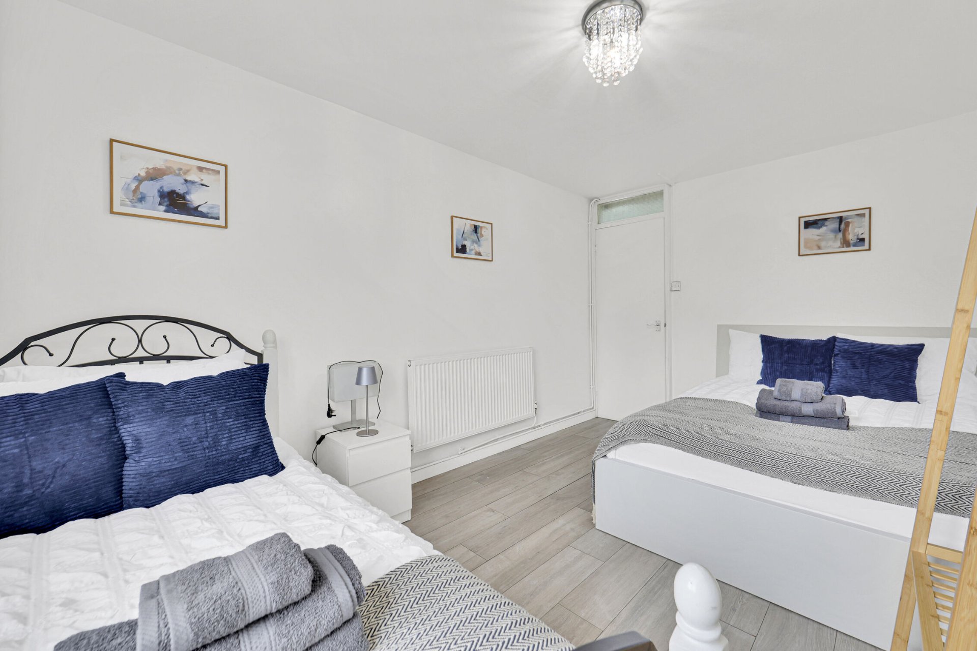 2-bed contractor house in London (N) photo 5