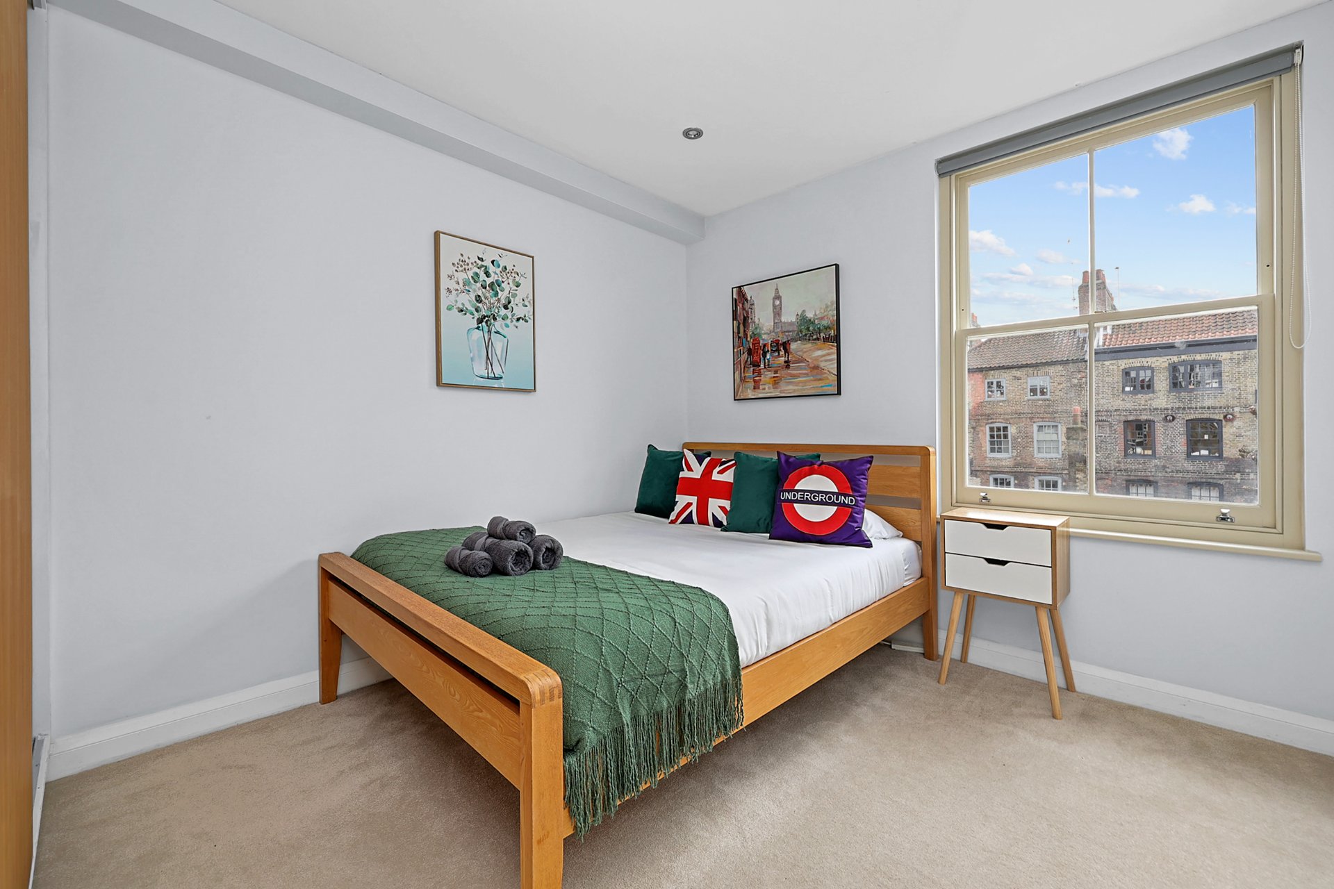 2-bed contractor house in London (E) photo 2