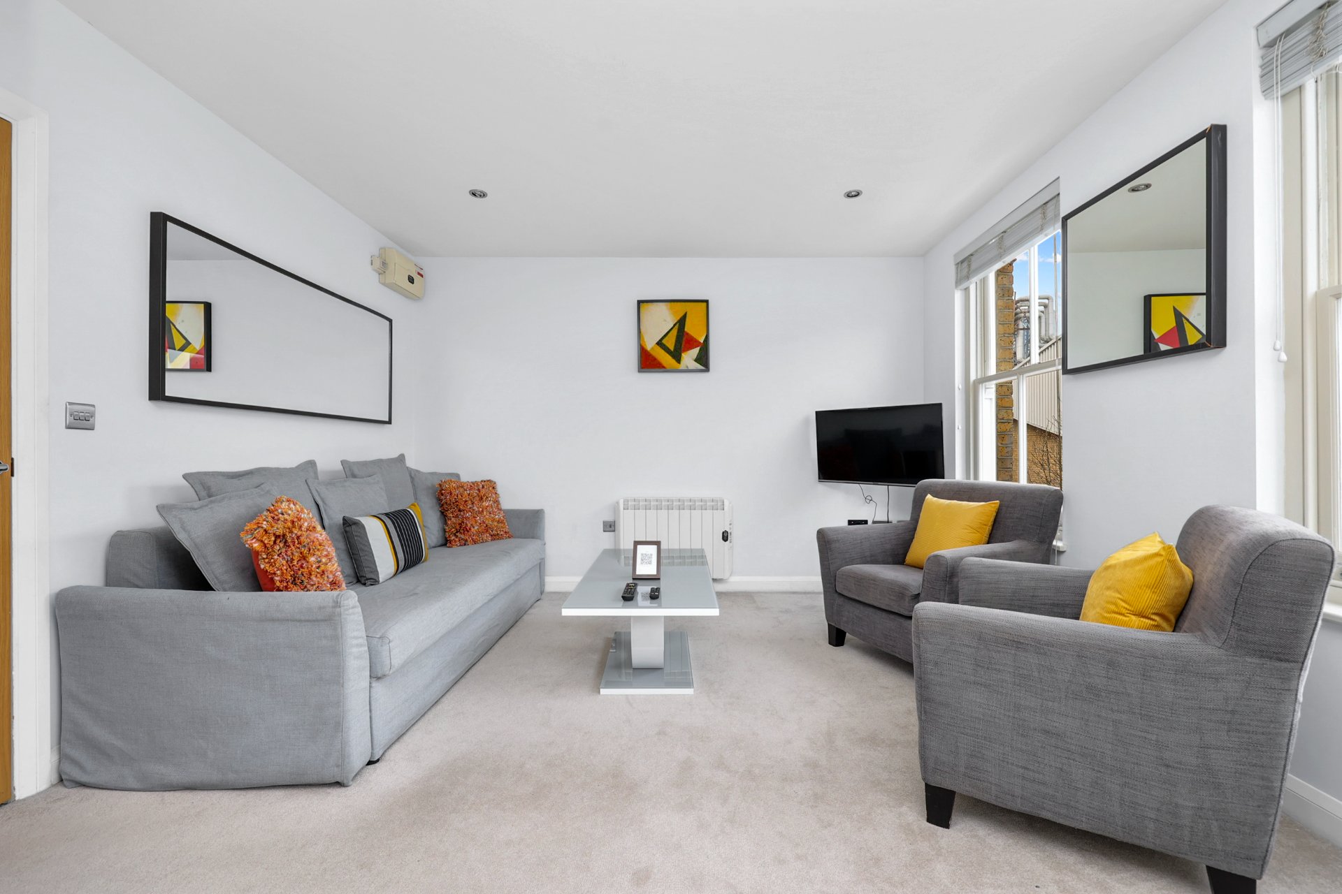 2-bed contractor house in London (E) photo 5