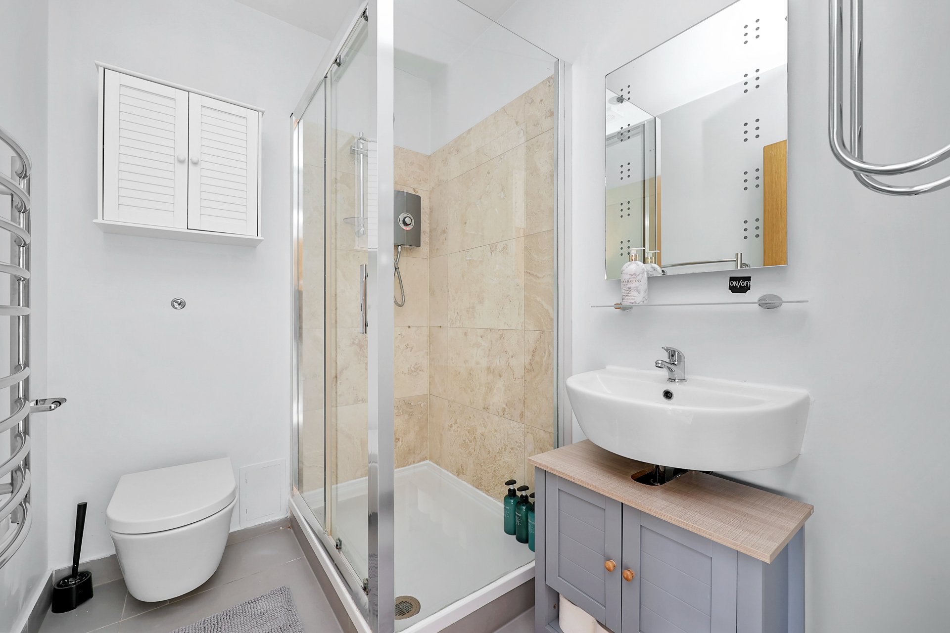 2-bed contractor house in London (E) photo 6