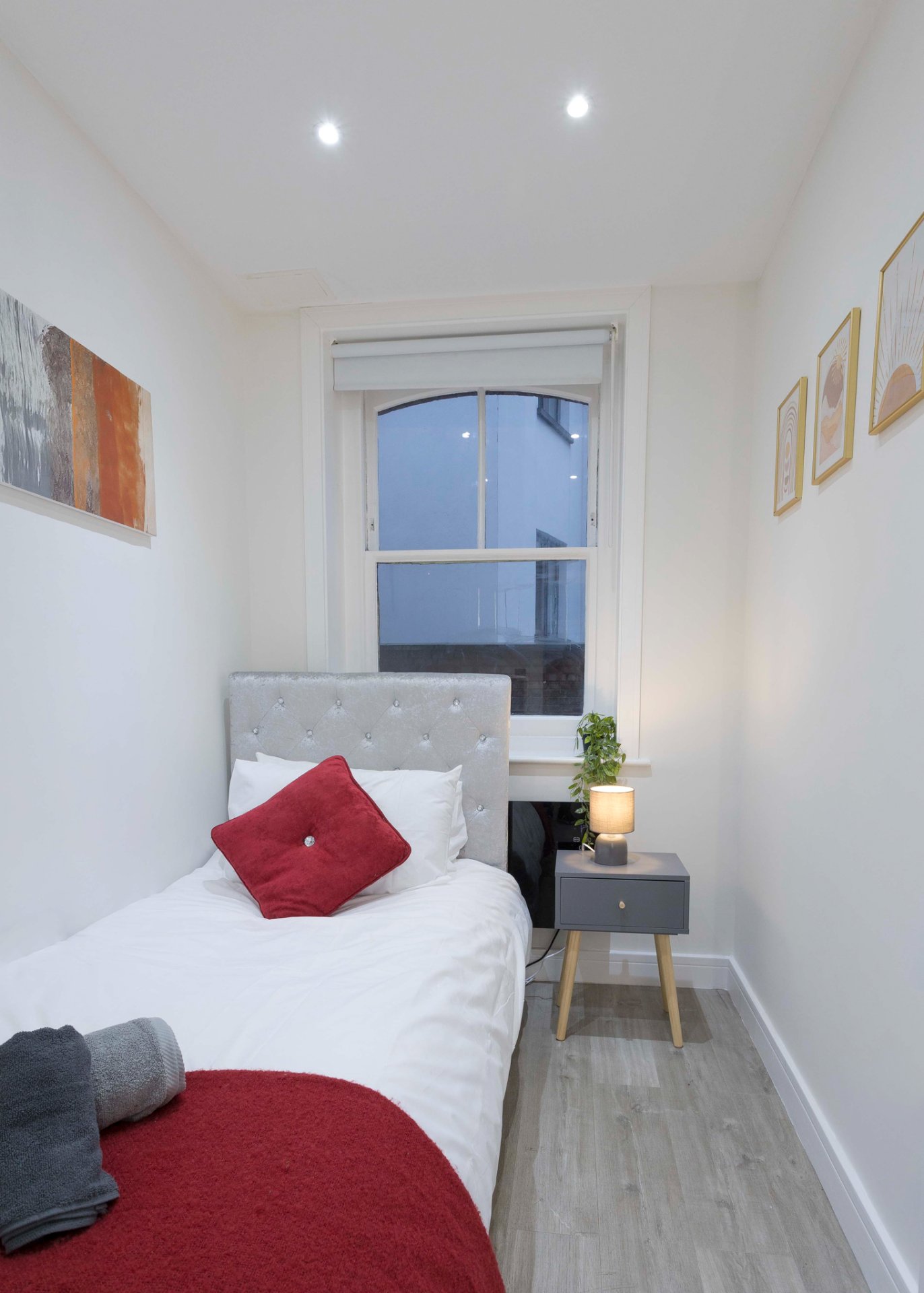 2-bed contractor house in London (W) photo 4