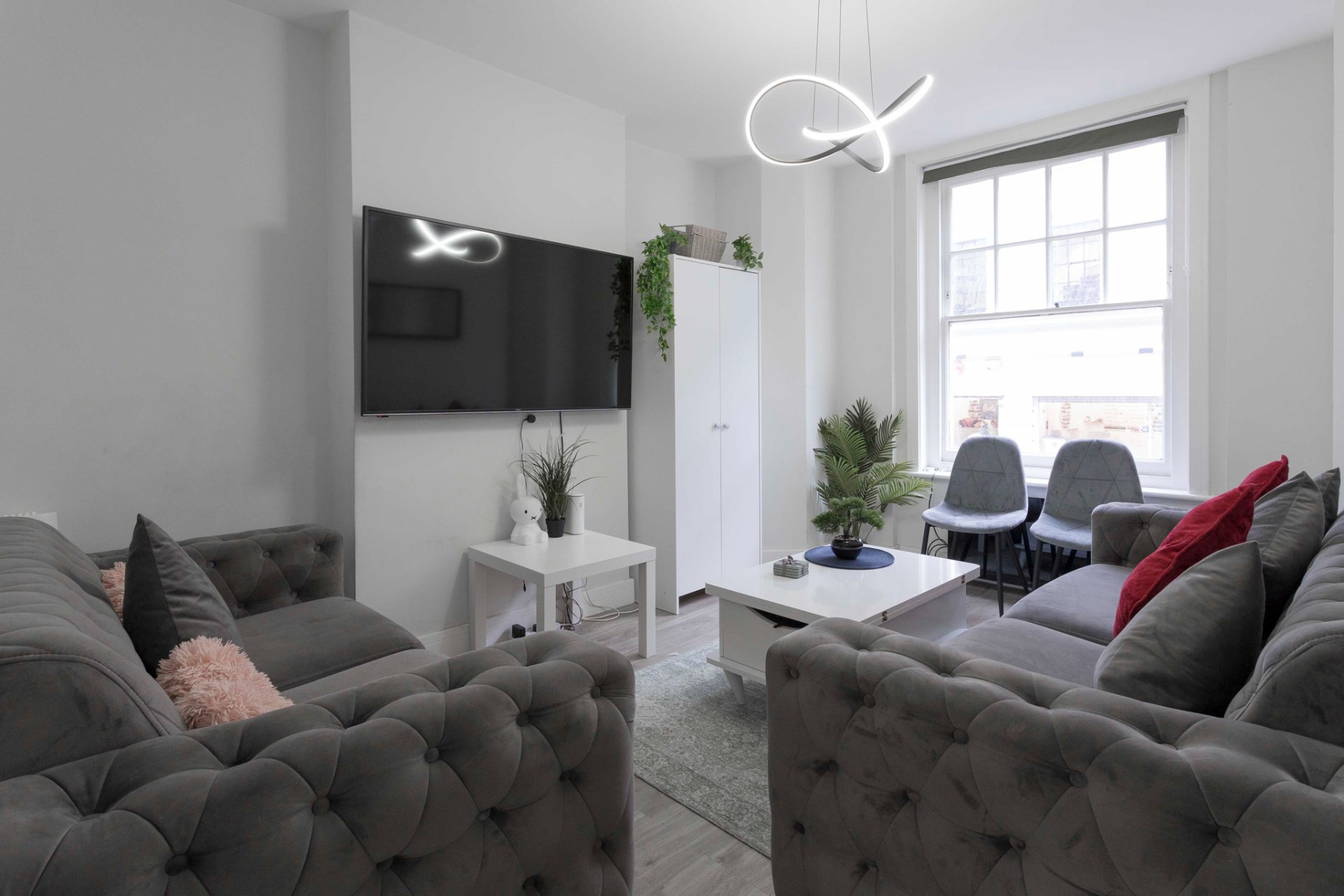 2-bed contractor house in London (W) photo 6