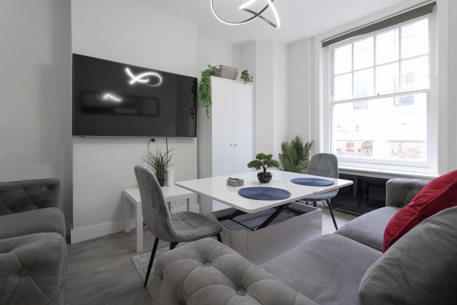 2-bed contractor house in London (W) photo 7