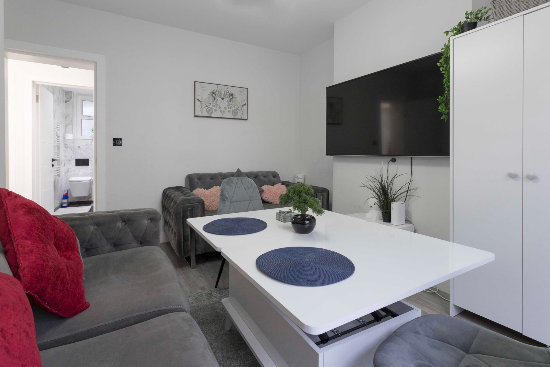 2-bed contractor house in London (W) photo 8
