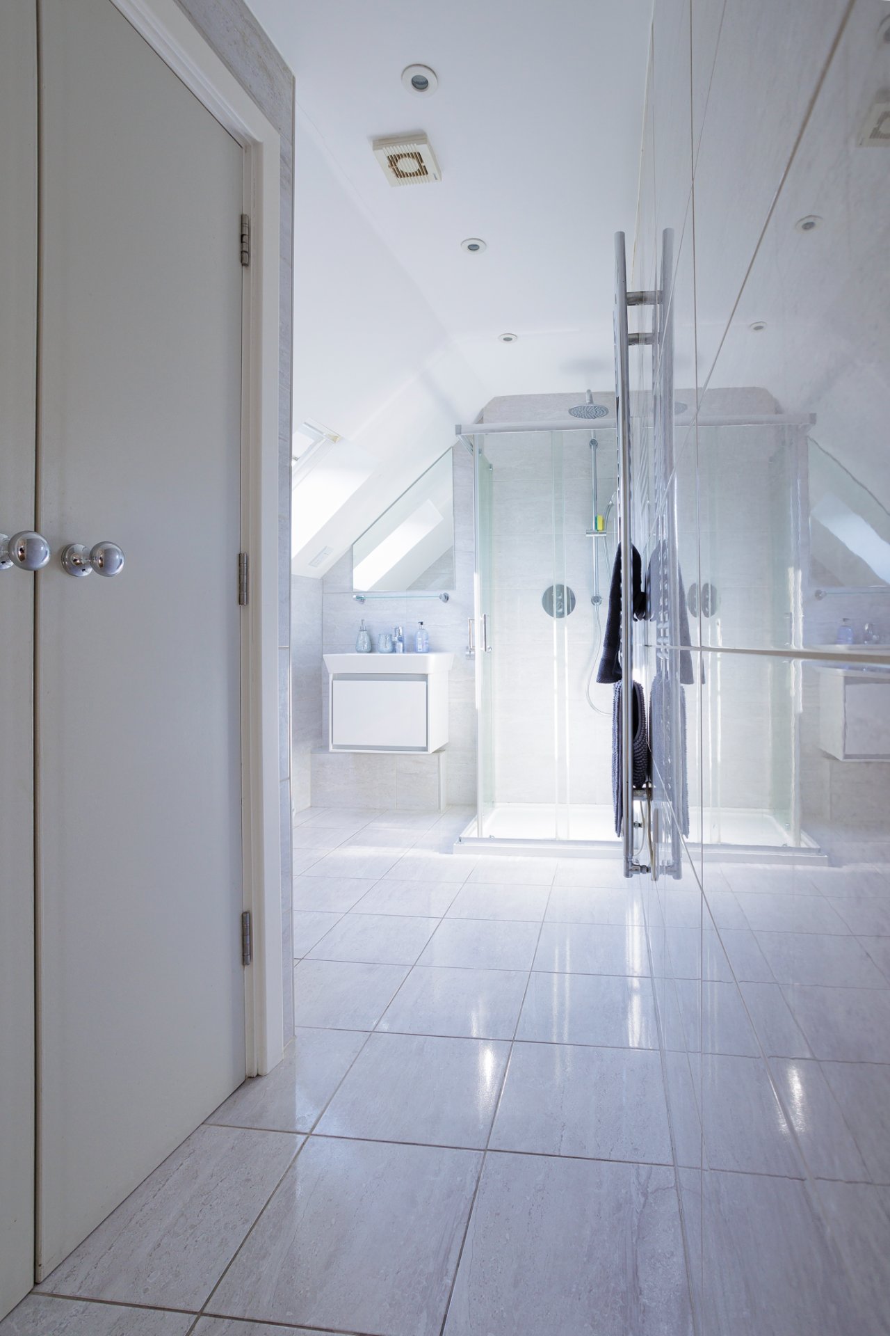 1-bed contractor house in London (KT) photo 5