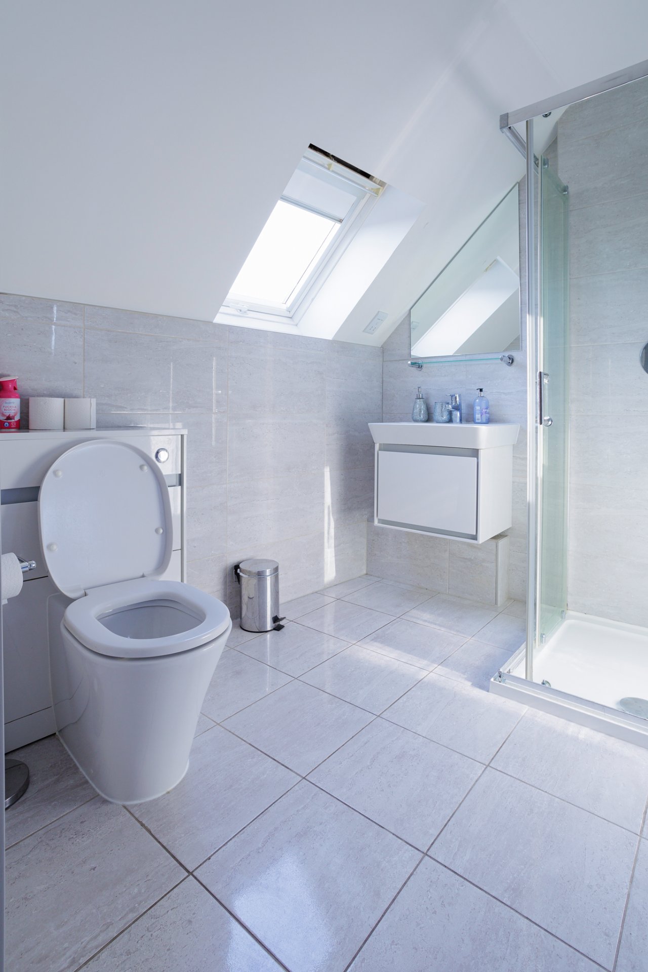 1-bed contractor house in London (KT) photo 6