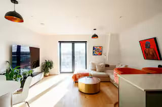 2-bed contractor house in London (WD) photo 5