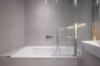 2-bed contractor house in London (WD) photo 7