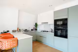2-bed contractor house in London (WD) photo 8