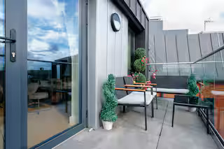 2-bed contractor house in London (WD) photo 9