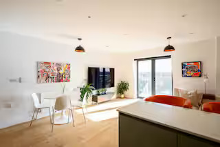 2-bed contractor house in London (WD) photo 10