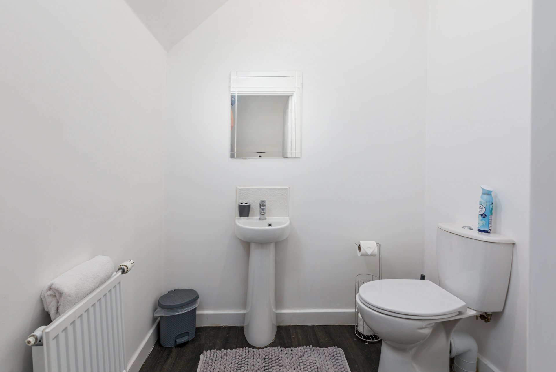 4-bed contractor house in Sheffield (S) photo 2