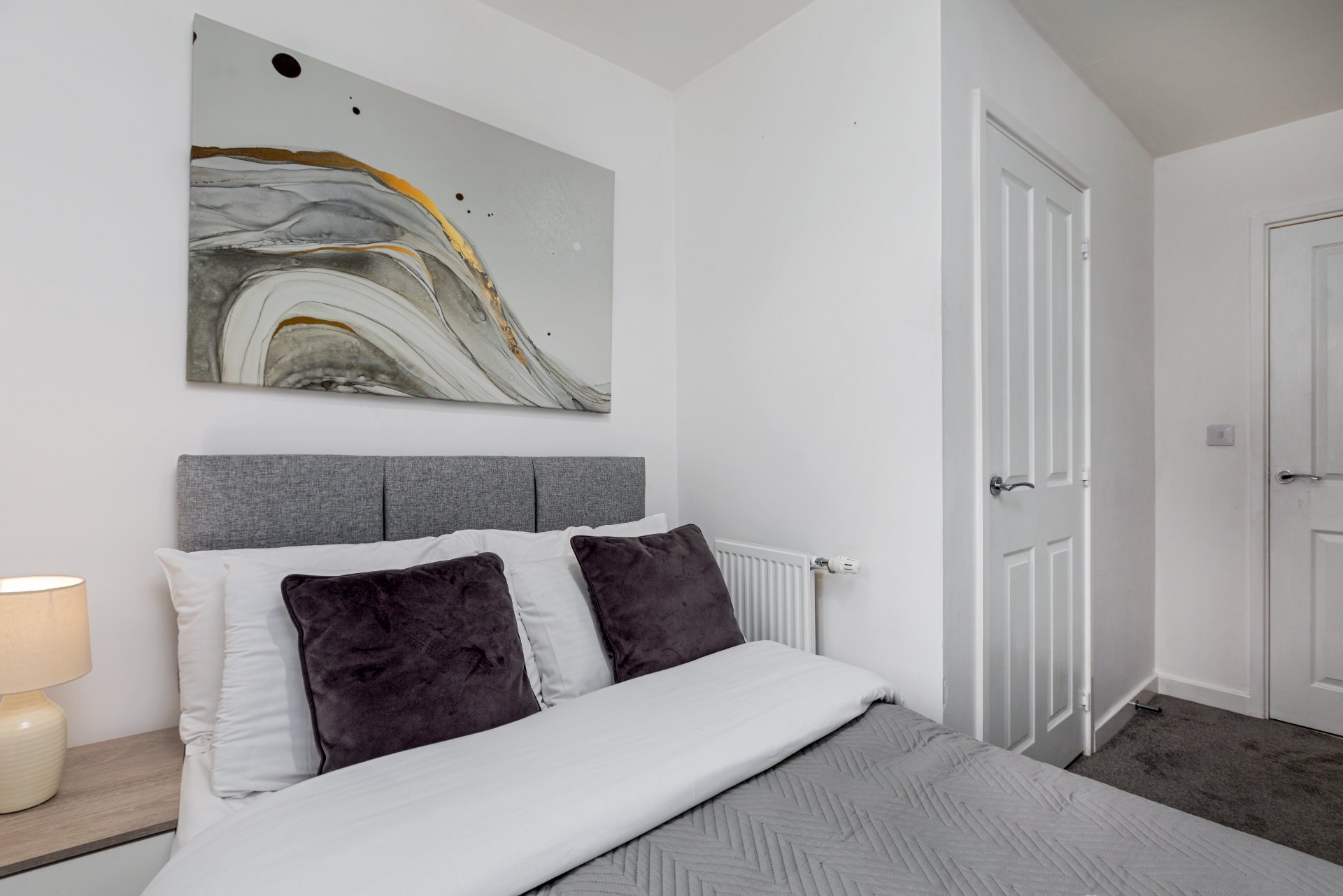 4-bed contractor house in Sheffield (S) photo 4