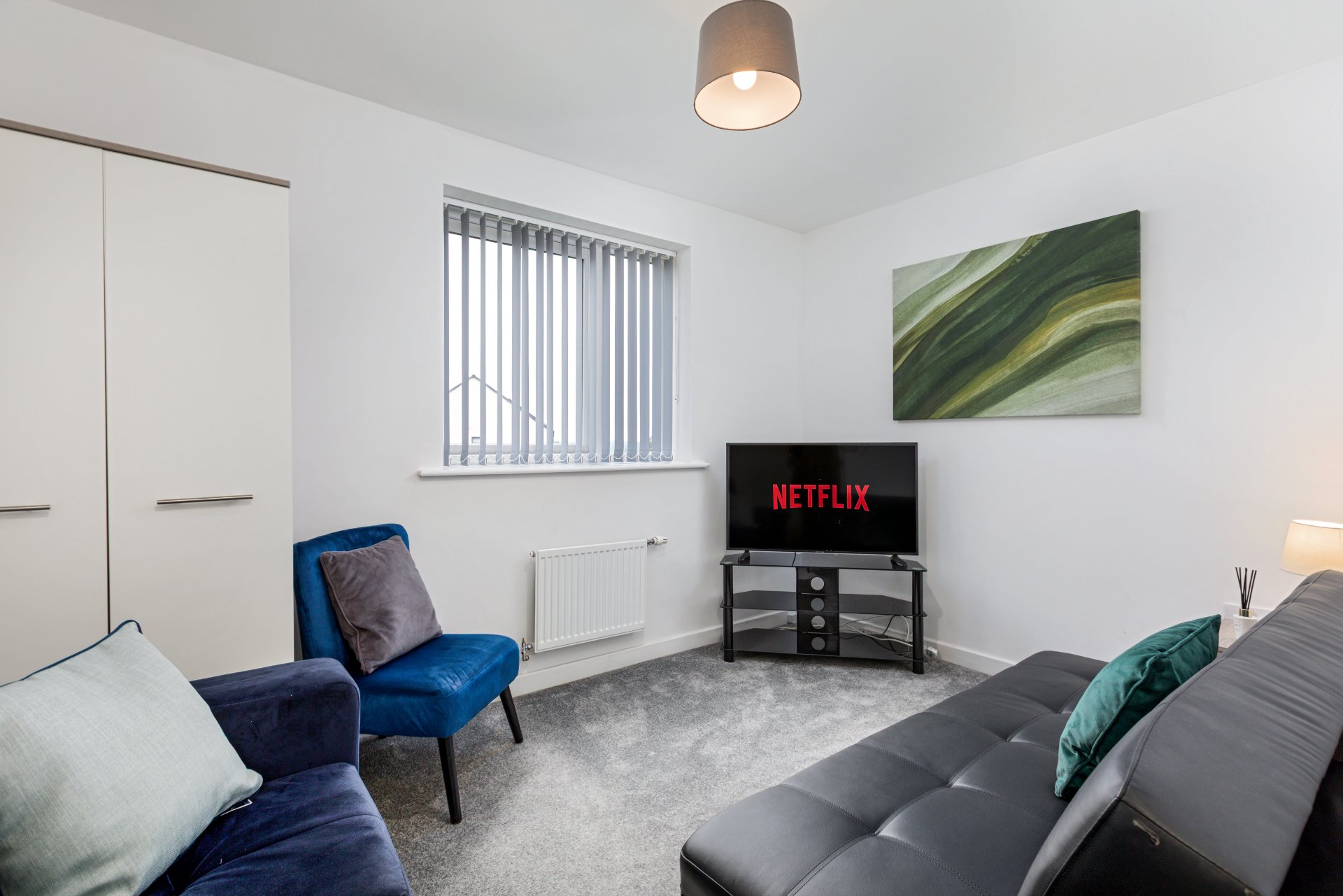 4-bed contractor house in Sheffield (S) photo 5