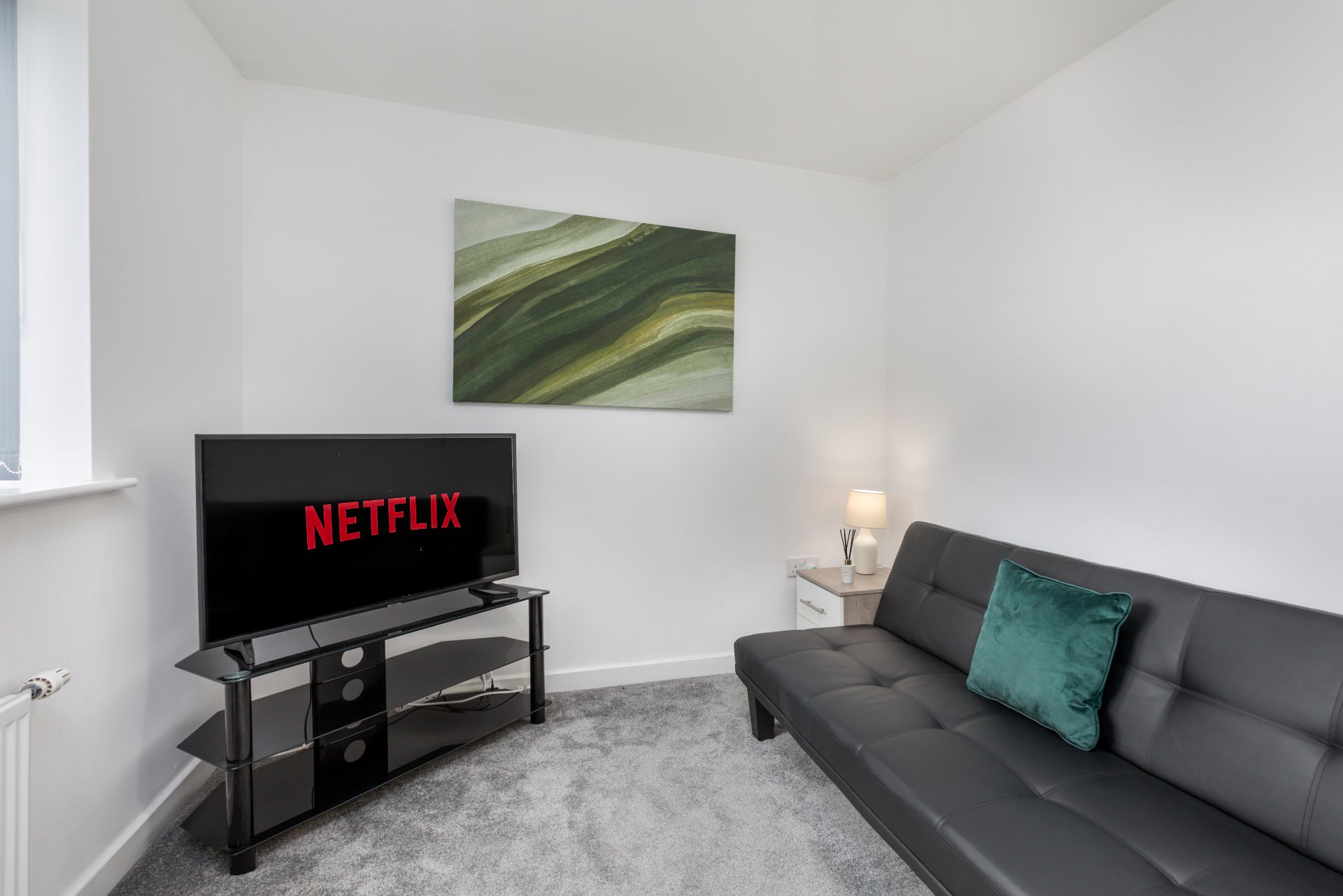 4-bed contractor house in Sheffield (S) photo 6