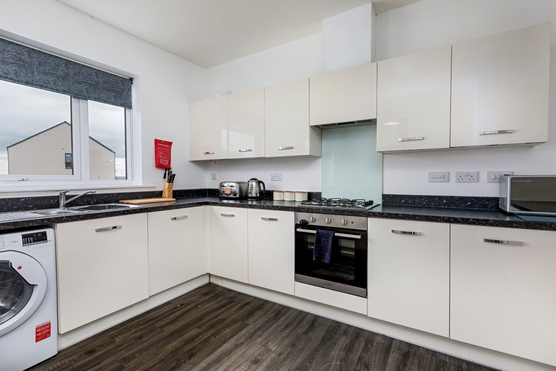 4-bed contractor house in Sheffield (S) photo 9