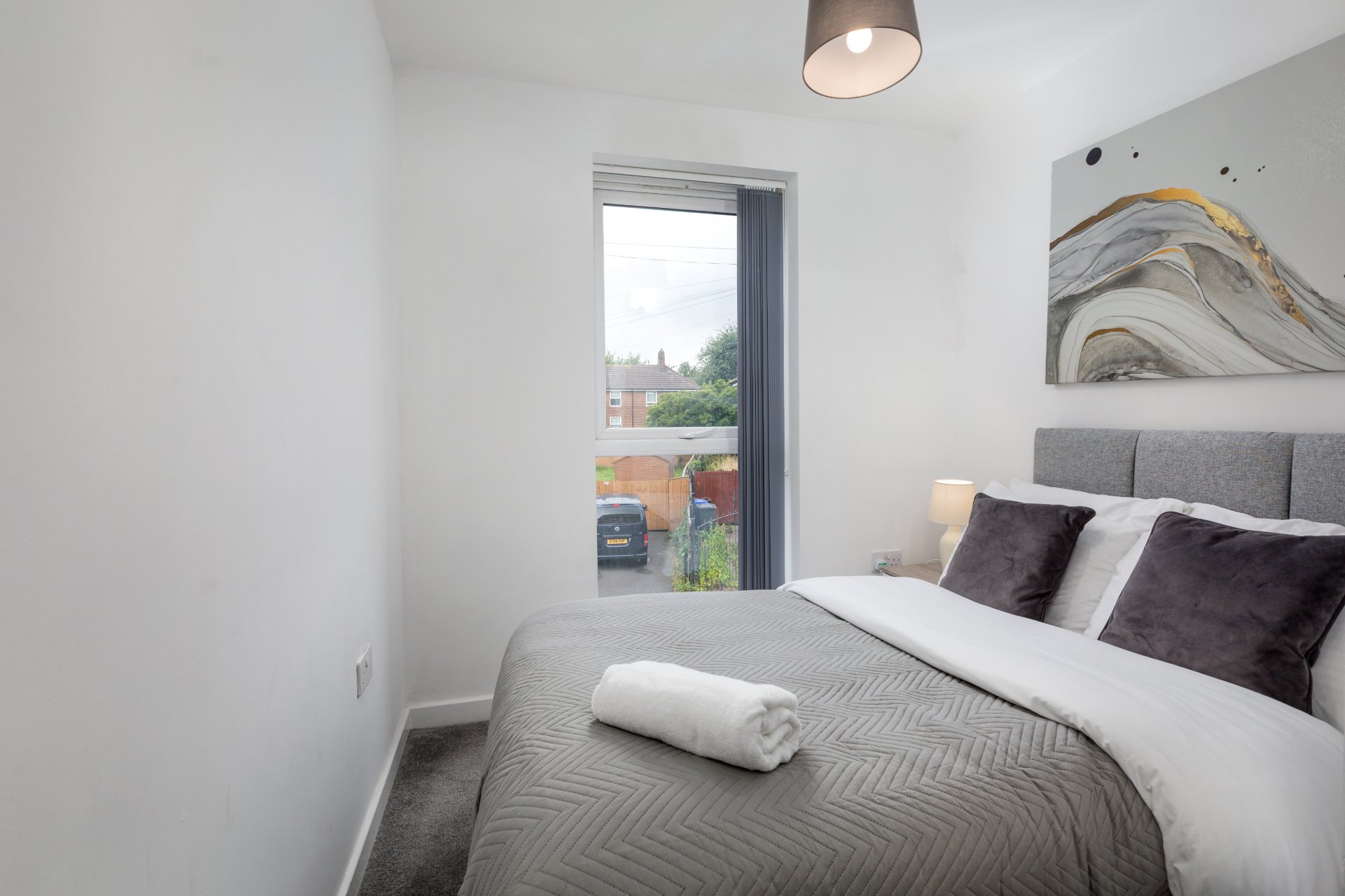 4-bed contractor house in Sheffield (S) photo 11