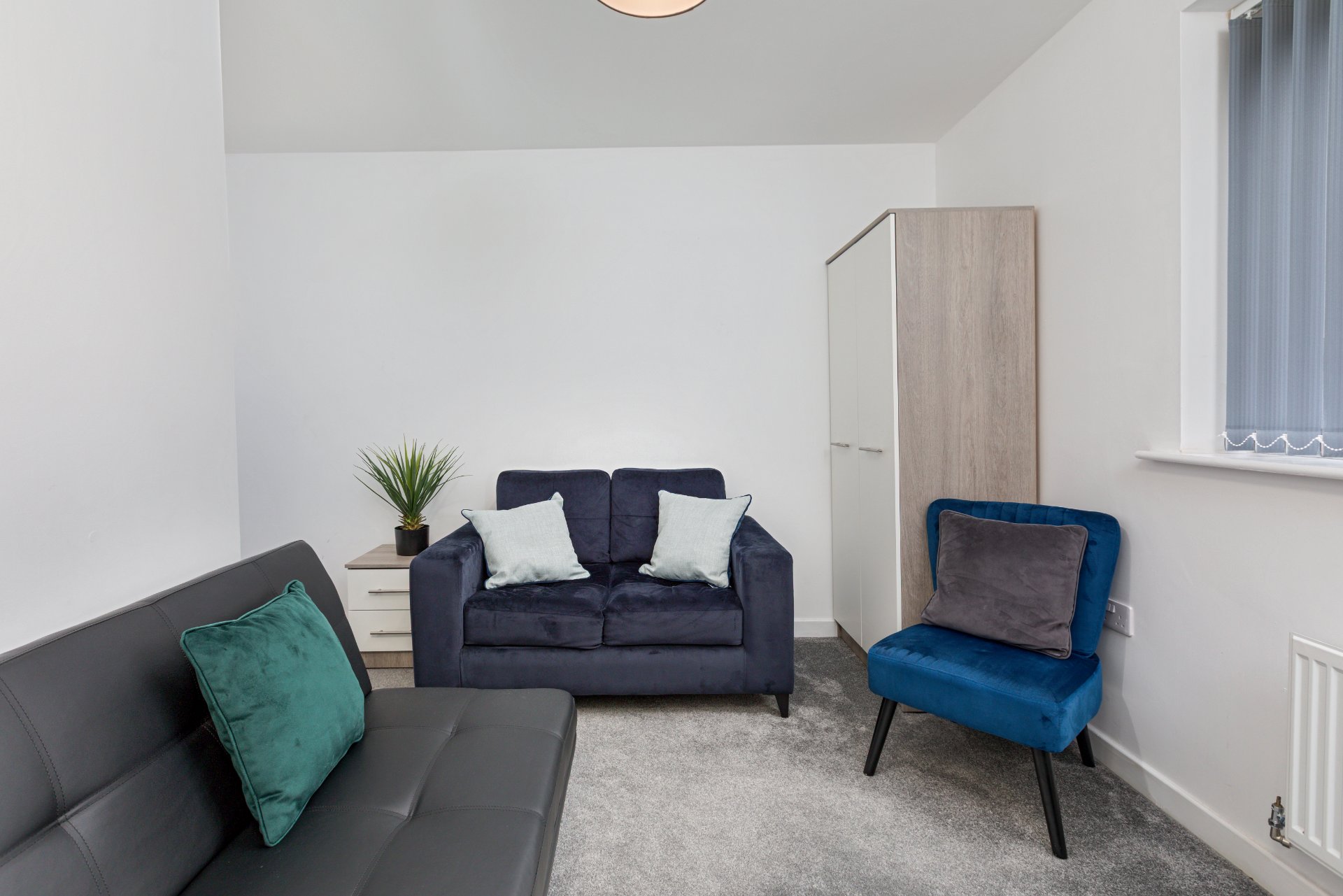 4-bed contractor house in Sheffield (S) photo 12