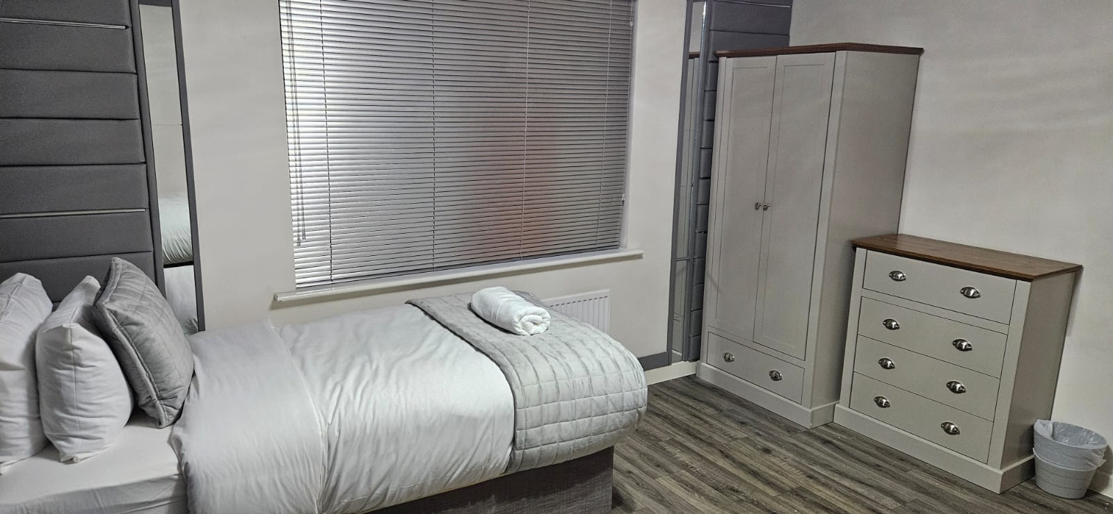 4-bed contractor house in Wolverhampton (WV) photo 3
