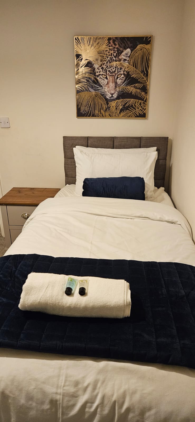 4-bed contractor house in Wolverhampton (WV) photo 11