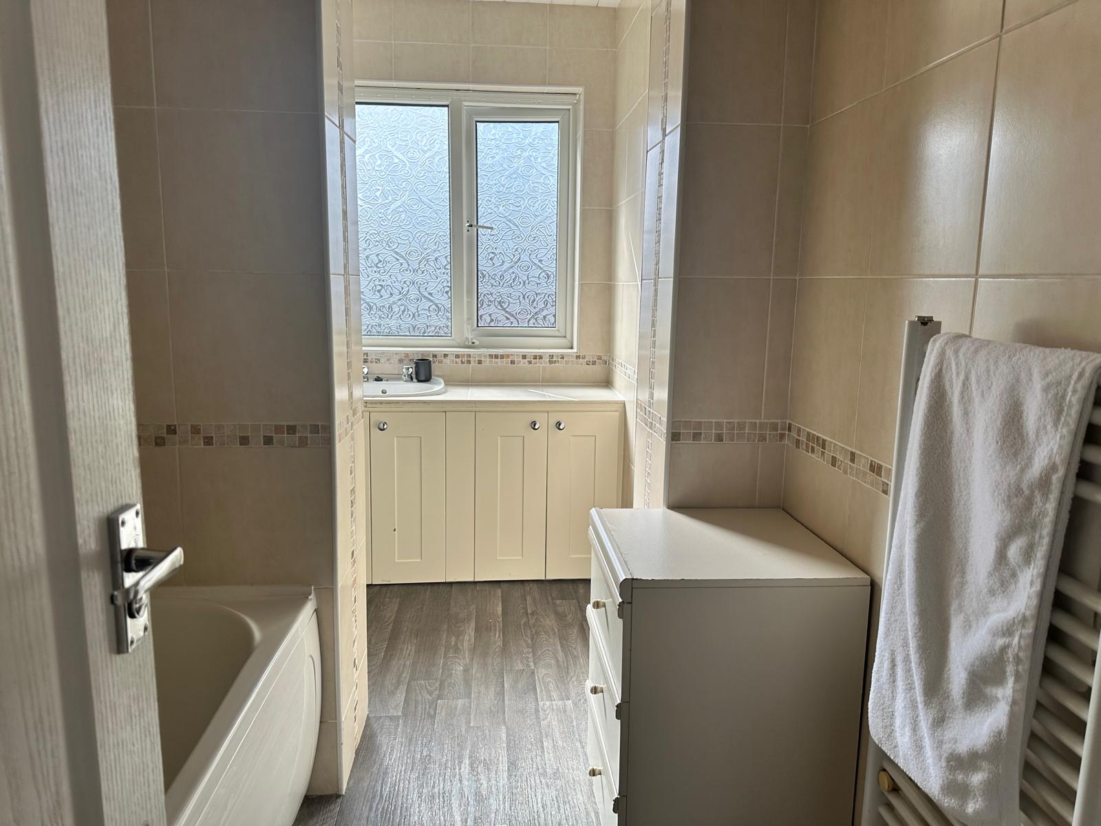 3-bed contractor house in Doncaster (DN) photo 12