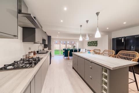 6-bed contractor house in Ashton-in-Makerfield, Wigan (WN) photo 10